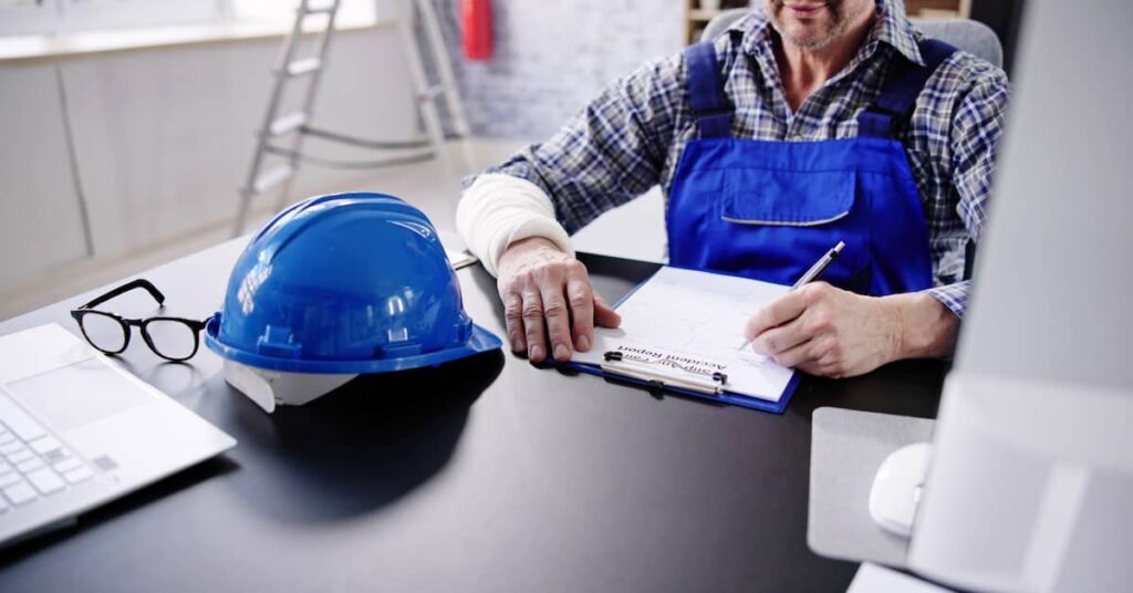 Injured working filling out WorkCover claim | Arnold Dallas McPherson Injury Lawyers